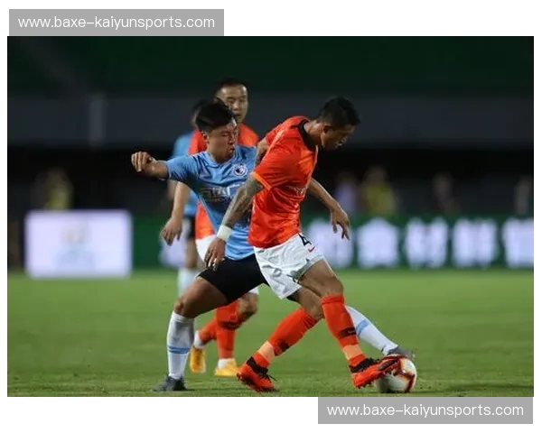 冰与火的交响：新疆VS大连一方，不止是足球，更是一场关于梦想的较量